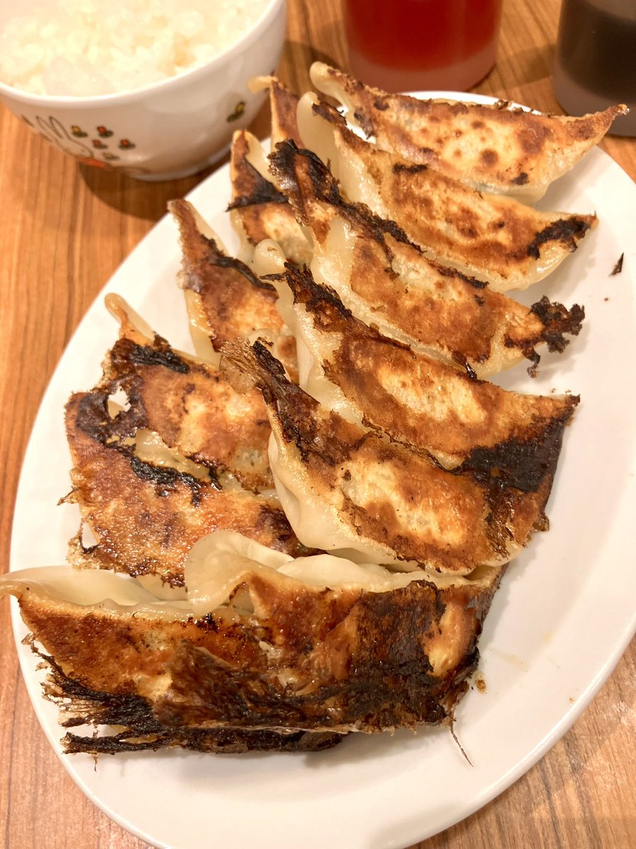 MasatoshiK101's tweet image. 紅蓮華

黒くなれる理由を知った　業務を連れて鬱れ

どうしたって！
寝れない週でも　終われない今も
会社を変えて白くなれるなら
マジ過労　サラリーよ
絶対に引き止められて負ける意味を知った
不眠のままよ　さあ居残れ！
有休を取らせて

餃子を焦がして🙄

#餃子 #壱角家