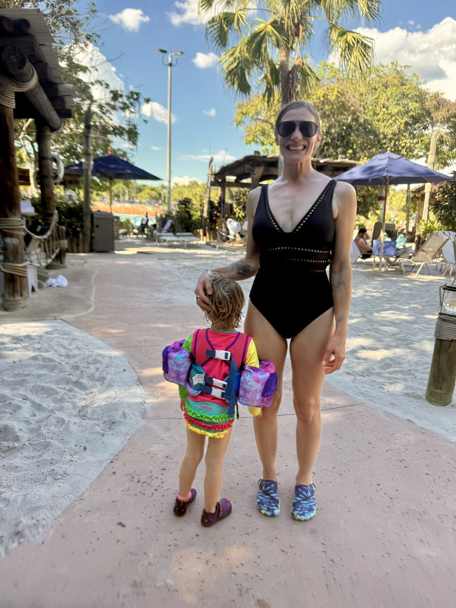 Katee Sackhoff tweet media