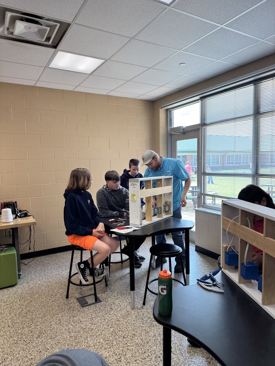 Today, Mr. Lewis from Crockett visited to talk about his classes and work alongside some of our 7th/8th grade students in CTE who are presently working on electrical panels in class. They also demonstrated the panel for a 6th grade classes. #pioneerseducatingeagles