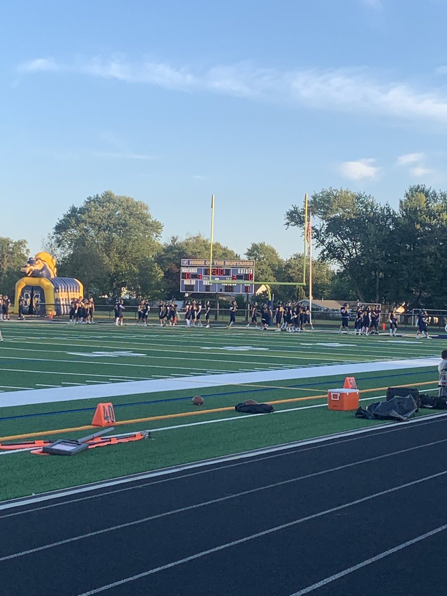 Another Beautiful evening for some Friday Night Lights <a href="/mhsmustangsfb/">mustangsfootball</a> Vs Middletown South #RollStangs
