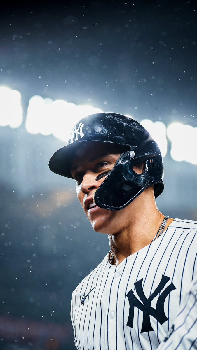 JimmyRandazzo's tweet image. If Aaron Judge hits a HR tonight someone who retweets and is following @YankeesPod is winning a shirt. Comment your size. Let’s go Yankees.