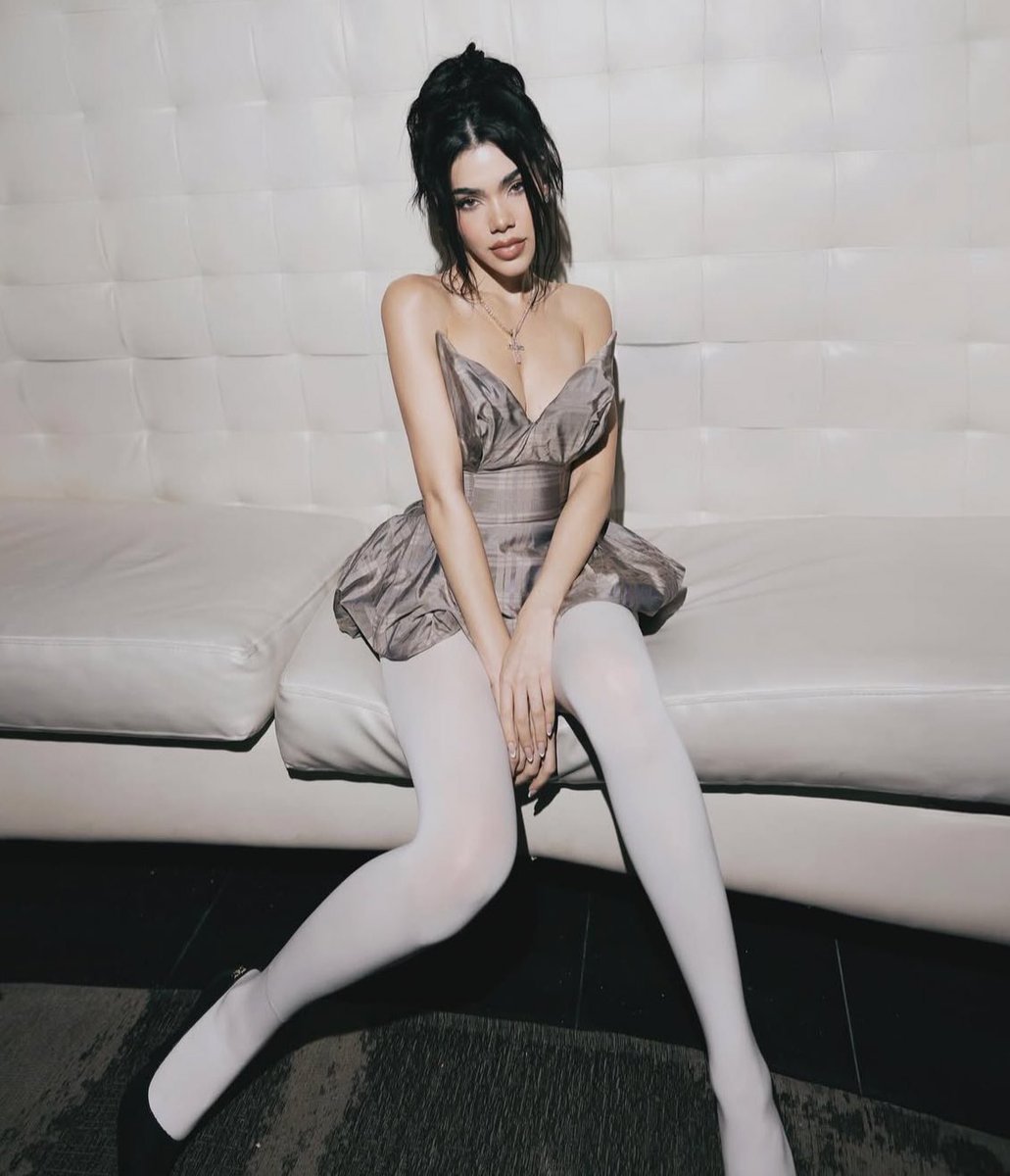 Kenia Os convirtiéndose en la It Girl mexicana Dios mío, que mujer! 😩