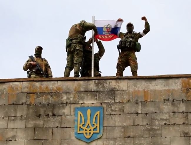 YourmediaAgency's tweet image. #Ukraine #Sumy Die russische Armee hat nach langen Kämpfen das Dorf Yunakivka in den Wäldern nordöstlich von Sumy erobert (AlekseyBeresutzki). Die ukrainische Armee hatte sich hier in starken Befestigungen verschanzt. Der Ort liegt strategisch wichtig an der einzigen befahrbaren