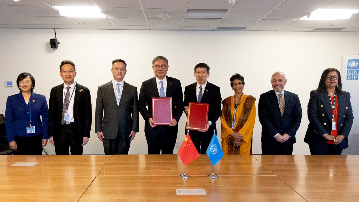 HaoliangXu's tweet image. A new collaboration today b/w @UNDP &amp;amp; China with the Shanghai Global Center for Sustainable Development. With 🇨🇳 leadership in development, Shanghai&apos;s ecosystem for innovation &amp;amp; UNDP&apos;s global platform, we  seek to help countries advance the #SDGs at scale. go.undp.org/wrA