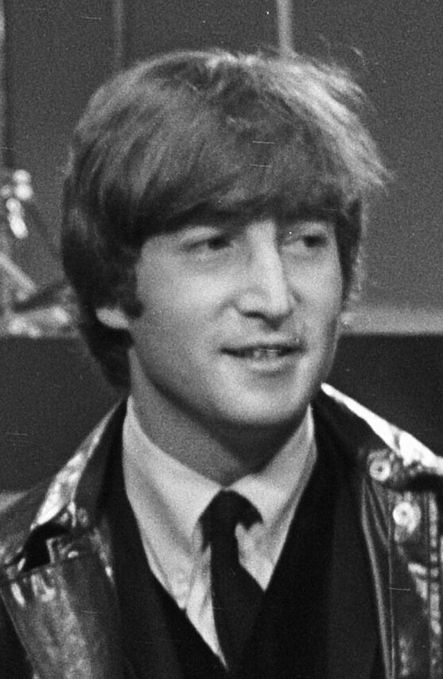 URDailyHistory's tweet image. 9 Oct 1940: The Beatles' John #Lennon is born in Liverpool, England. He was killed by Mark David #Chapman in New York City on December 8, 1980. #TheBeatles #NYC #OTD #history #ad amzn.to/3nv3uun