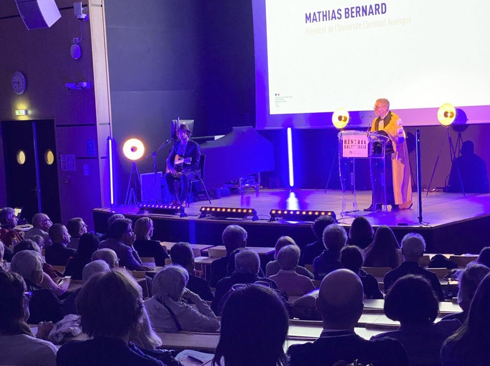 DelphLingemann's tweet image. Présente à la rentrée solennelle de l’@UCAuvergne
Députée et membre du HCERES, je suis pleinement engagée pour la défense de l’enseignement supérieur et de la recherche. Je salue le plan de soutien à la recherche empêchée et aux libertés académiques.