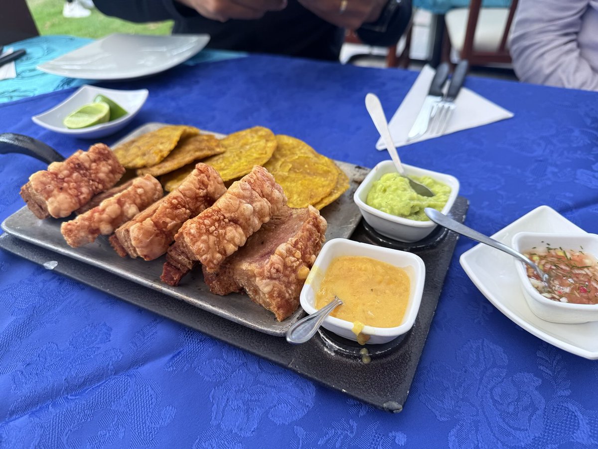 No hay nada como unos buenos chicharrones colombianos!