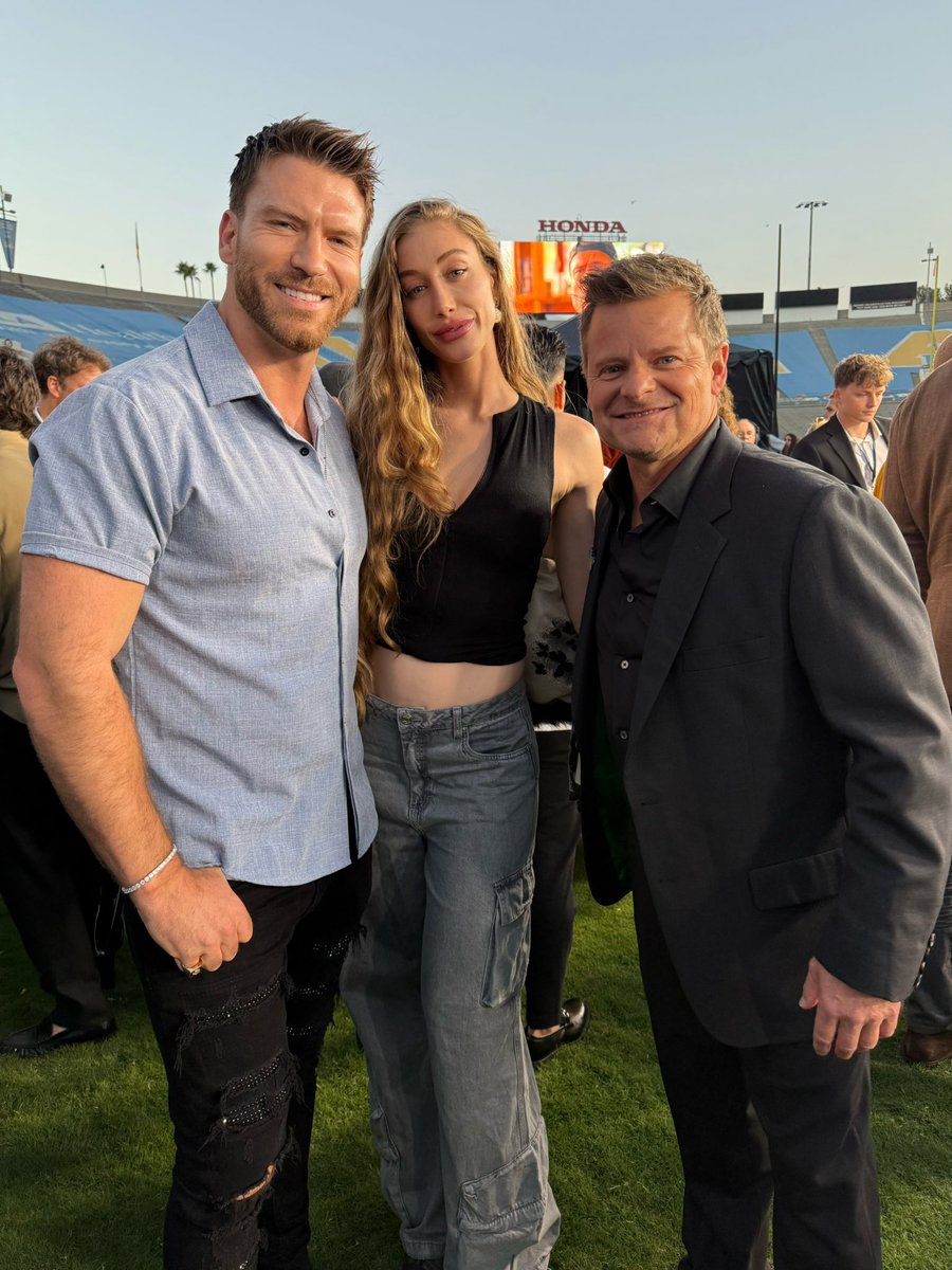 A great time at the <a href="/chadpowershulu/">Chad Powers</a> world premier for <a href="/hulu/">Hulu</a> thank you <a href="/NicolaParish/">Nicola Parish</a> <a href="/MWPRinc/">MWPR Inc.</a> congratulations Glenn 👊🏻