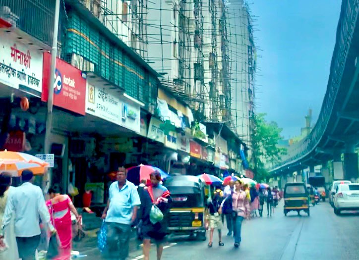 <a href="/ckdadar/">Chetan Kamble</a> <a href="/mybmc/">माझी Mumbai, आपली BMC</a> Years of Complaints to <a href="/mybmcWardRS/">Ward RS BMC</a> has ZERO RESULTS. Watch Children and Senior Citizens walk middle of Road but there is No Value for Human Life. Please help🙏🙏  #Bribe rules over everything <a href="/CMOMaharashtra/">CMO Maharashtra</a> <a href="/bmcmumbai/">Municipal Corp.</a> <a href="/mieknathshinde/">Eknath Shinde - एकनाथ शिंदे</a> <a href="/AmitShah/">Amit Shah</a>