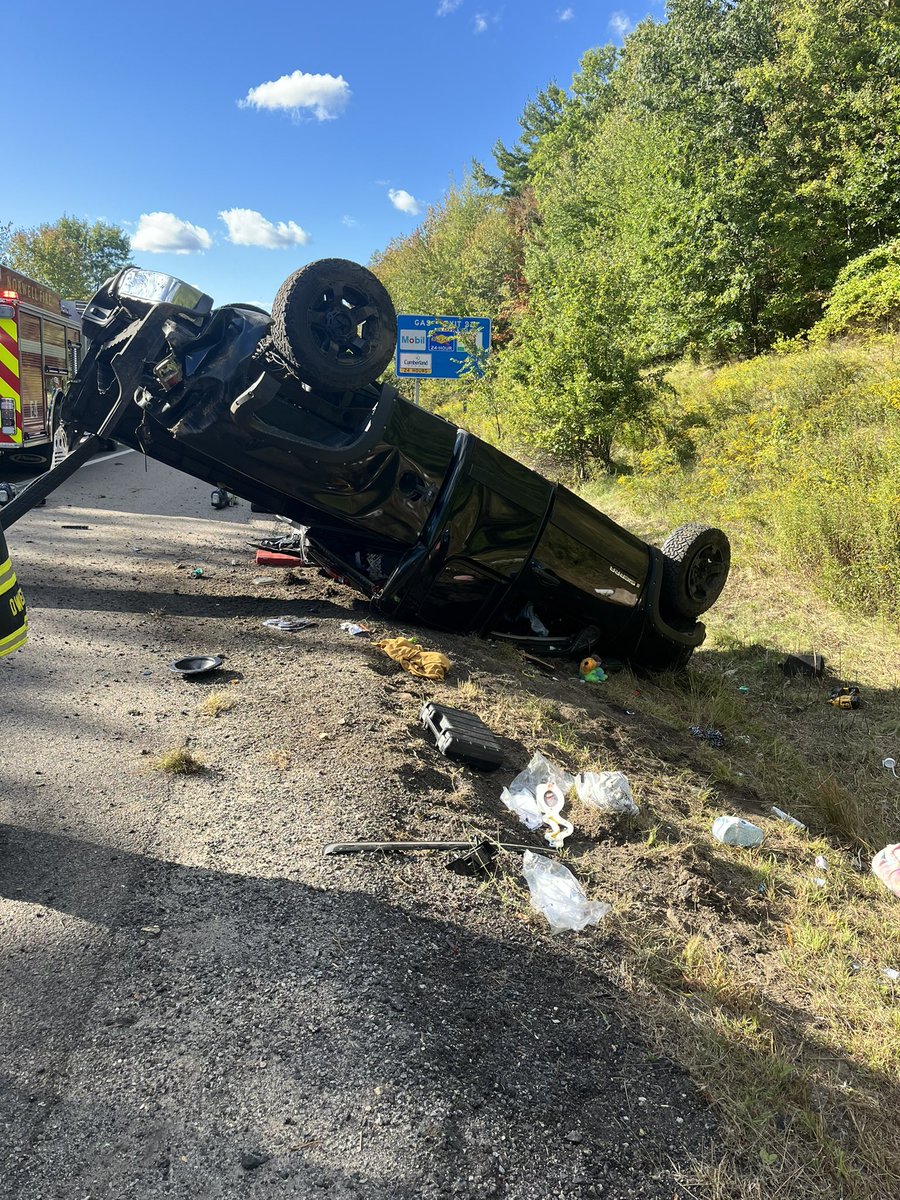 norwell_fire's tweet image. Engine 4 and C1 responded to Route 3 North prior to Exit 32 for a single vehicle rollover with entrapment.

2 Patients were transported patients to South Shore Hospital with significant injuries.

Boston Medflight was requested but ultimately not utilized for this call.