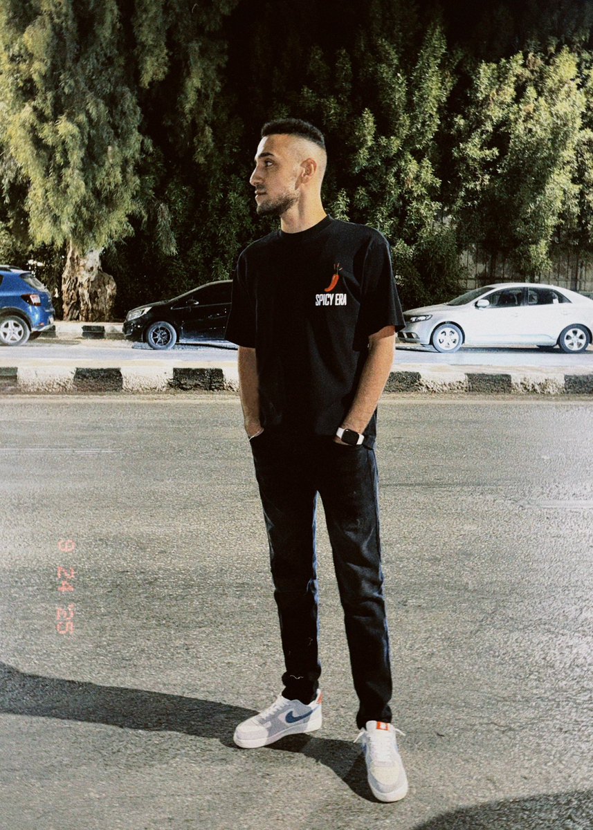 A picture in black ..