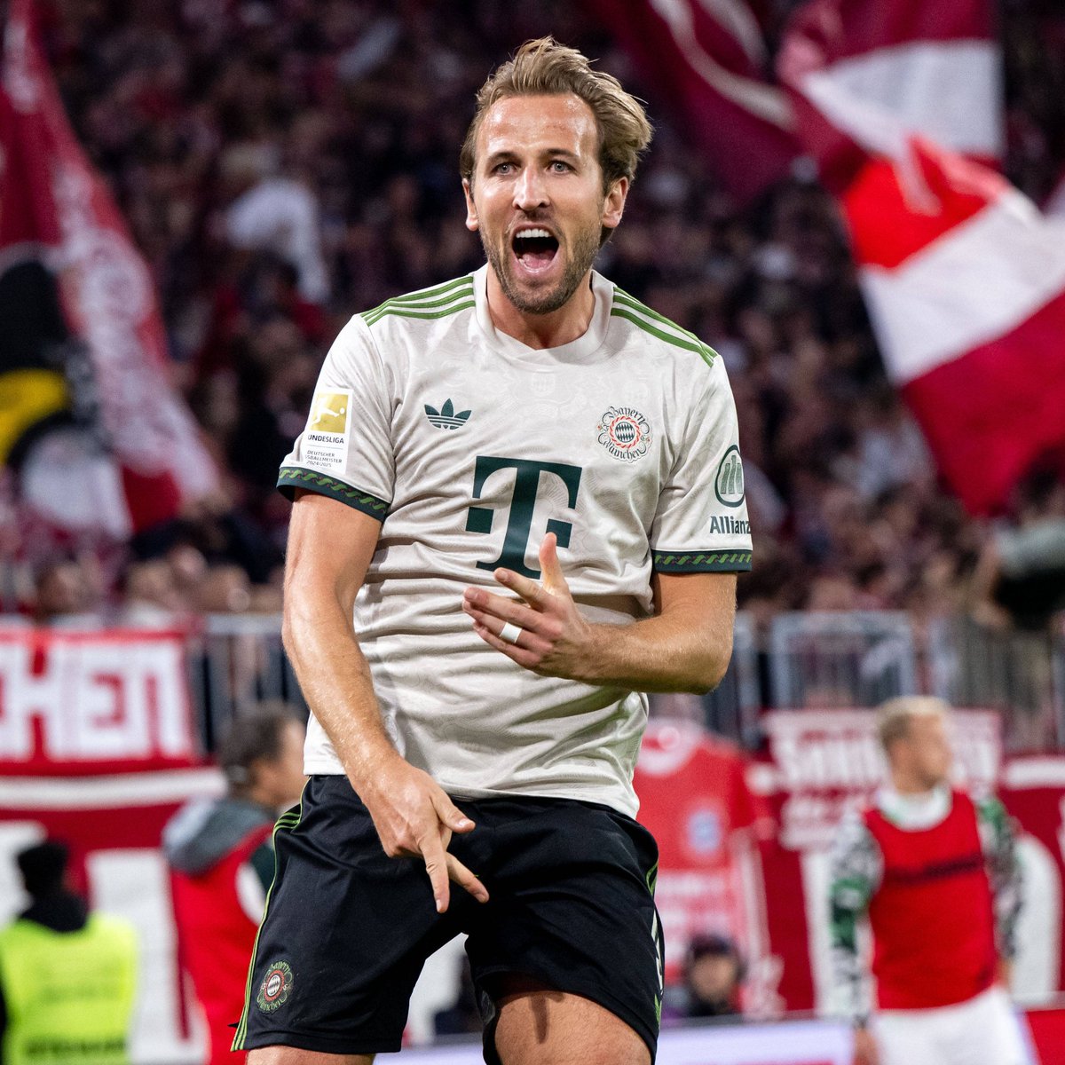 O ATACANTE MAIS COMPLETO DO SÉCULO? 🏴󠁧󠁢󠁥󠁮󠁧󠁿🔥

Harry Kane quebrou o recorde mundial de jogadores que mais rápido atingiram 1️⃣0️⃣0️⃣ gols. Veja a lista!

🥇 Kane - 100 gols / 104 jogos
🥈 Haaland e C. Ronaldo - 100 gols/ 105 jogos
🥉 Suárez - 100 gols / 120 jogos

A nível de curiosidade,