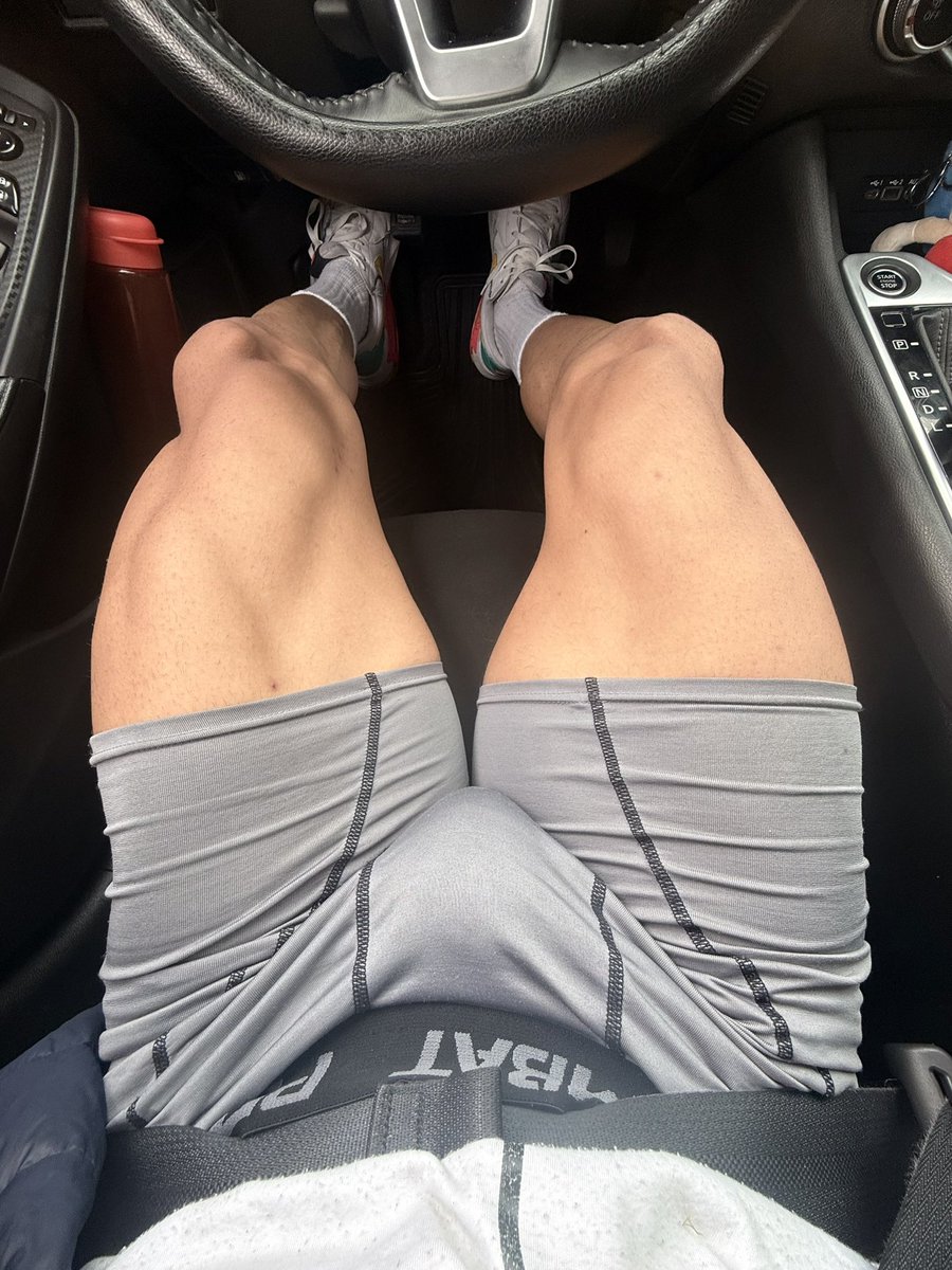 Cosmo_3's tweet photo. Gym time 💪#gym #gymmotivation #gymlife #legs #workout #FitnessMotivation https://t.co/HIKuGcjmkX