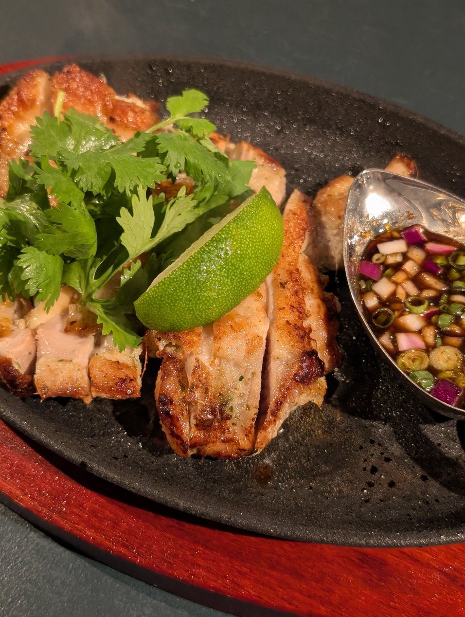 昨日は子供が演劇の発表がありました。遠方から両親も観に来てくれたので、夜はタイ料理屋さんへ😊パクチーって美味しい😆