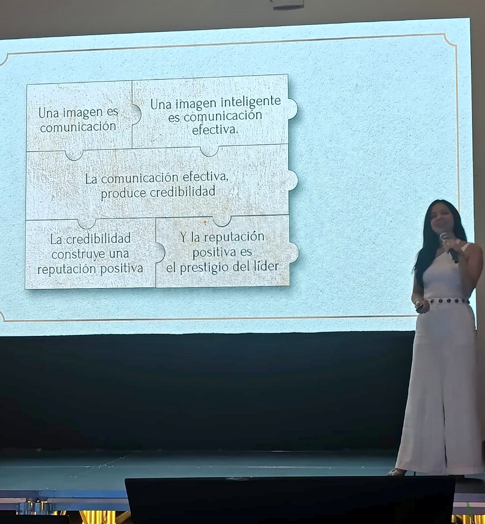 📌 "Las palabras, la apariencia y el comportamiento deben estar alineadas para que el mensaje sea congruente y encaje." - Carolina Valera en #CumbreCartagena