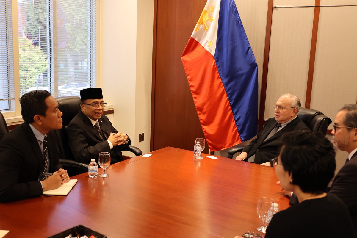 I had the honor of meeting new Indonesian Ambassador to the U.S. Indroyono Soesilo today. His father was also Amb to the U.S., giving him unique insight into forging closer U.S.-Indonesia relations. I look forward to our close coordination in the ASEAN circle. <a href="/IndonesiainDC/">Indonesian Embassy in Washington, D.C. USA</a>