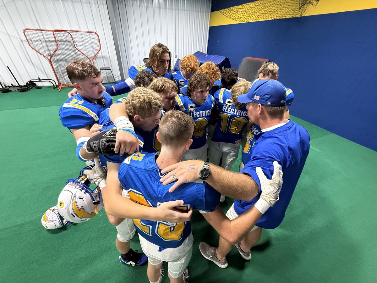 🔥RIVALRY WEEK in Duncan Falls between a pair of 4-1 teams! Philo hosts Crooksville in what’s sure to be a CLASH in week six. 

The Electrics lead the all-time series 27-25 and haven’t lost to the Ceramics since a 3-0 OT loss in 2015. 😳