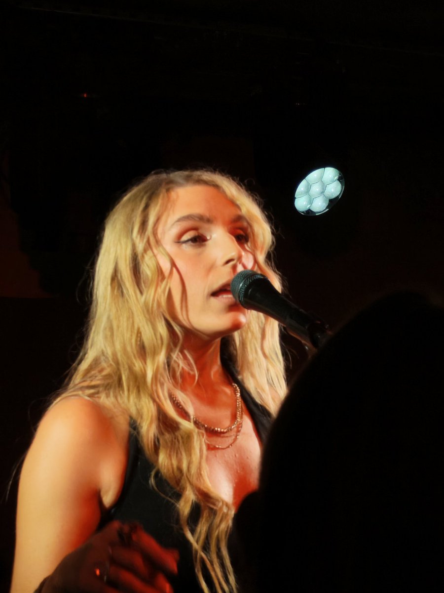 Laura Klonowski (@lauraklonowski) on Twitter photo A beautiful night seeing <a href="/_SarahDarling/">Sarah Darling</a> back on a UK stage, and <a href="/fainnmusic/">FAINN Music</a>'s first show in Britain 🇬🇧🥰 A beautiful night seeing <a href="/_SarahDarling/">Sarah Darling</a> back on a UK stage, and <a href="/fainnmusic/">FAINN Music</a>'s first show in Britain 🇬🇧🥰