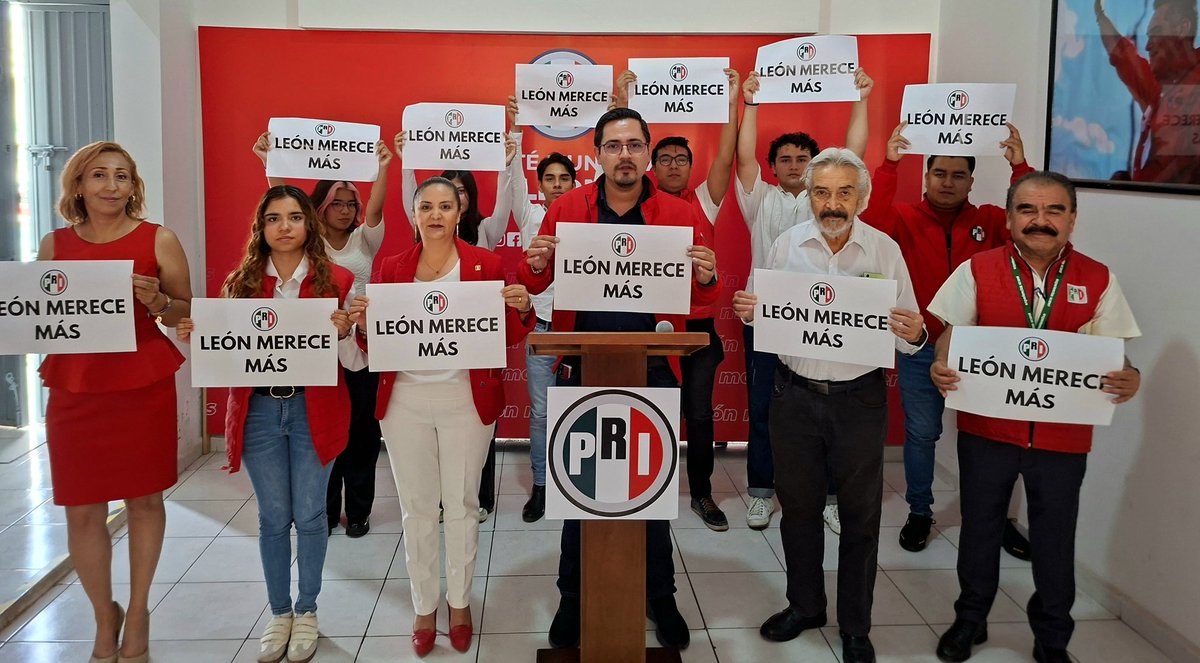 Tadeo Sánchez (@tadeus_politik) on Twitter photo Hoy en rueda de prensa señalamos con contundencia que el primer informe de gobierno de la Presidenta Municipal de León <a href="/AleGutierrez_mx/">𝗔𝗹𝗲 𝗚𝘂𝘁𝗶𝗲́𝗿𝗿𝗲𝘇</a> es mucha Imagen, poco gobierno y escasos resultados.
Si a favor de la construcción del metro en León, no a la improvisación; si a la Hoy en rueda de prensa señalamos con contundencia que el primer informe de gobierno de la Presidenta Municipal de León <a href="/AleGutierrez_mx/">𝗔𝗹𝗲 𝗚𝘂𝘁𝗶𝗲́𝗿𝗿𝗲𝘇</a> es mucha Imagen, poco gobierno y escasos resultados.
Si a favor de la construcción del metro en León, no a la improvisación; si a la