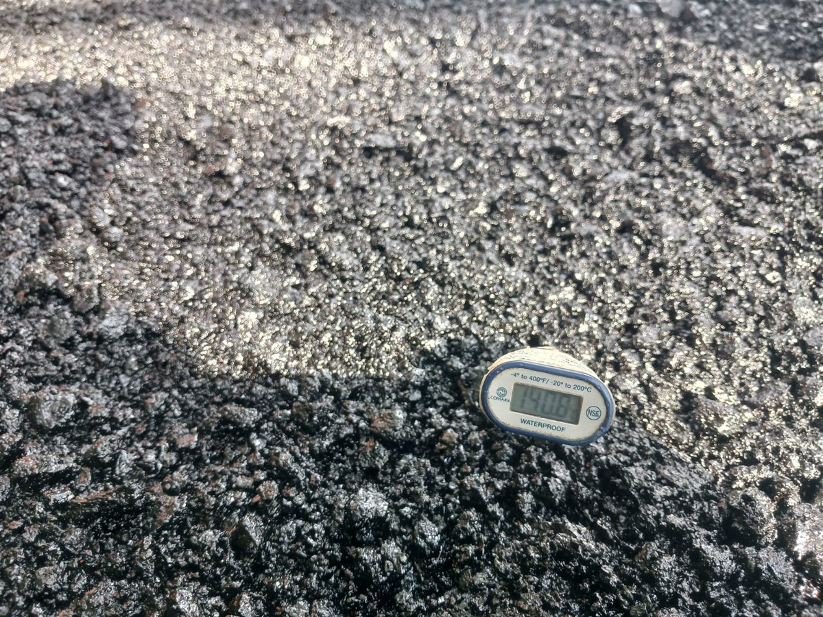 Nuestros equipos trabajan en la pavimentación de la carretera que conduce hacia Nombre de Jesús, en Chalatenango.