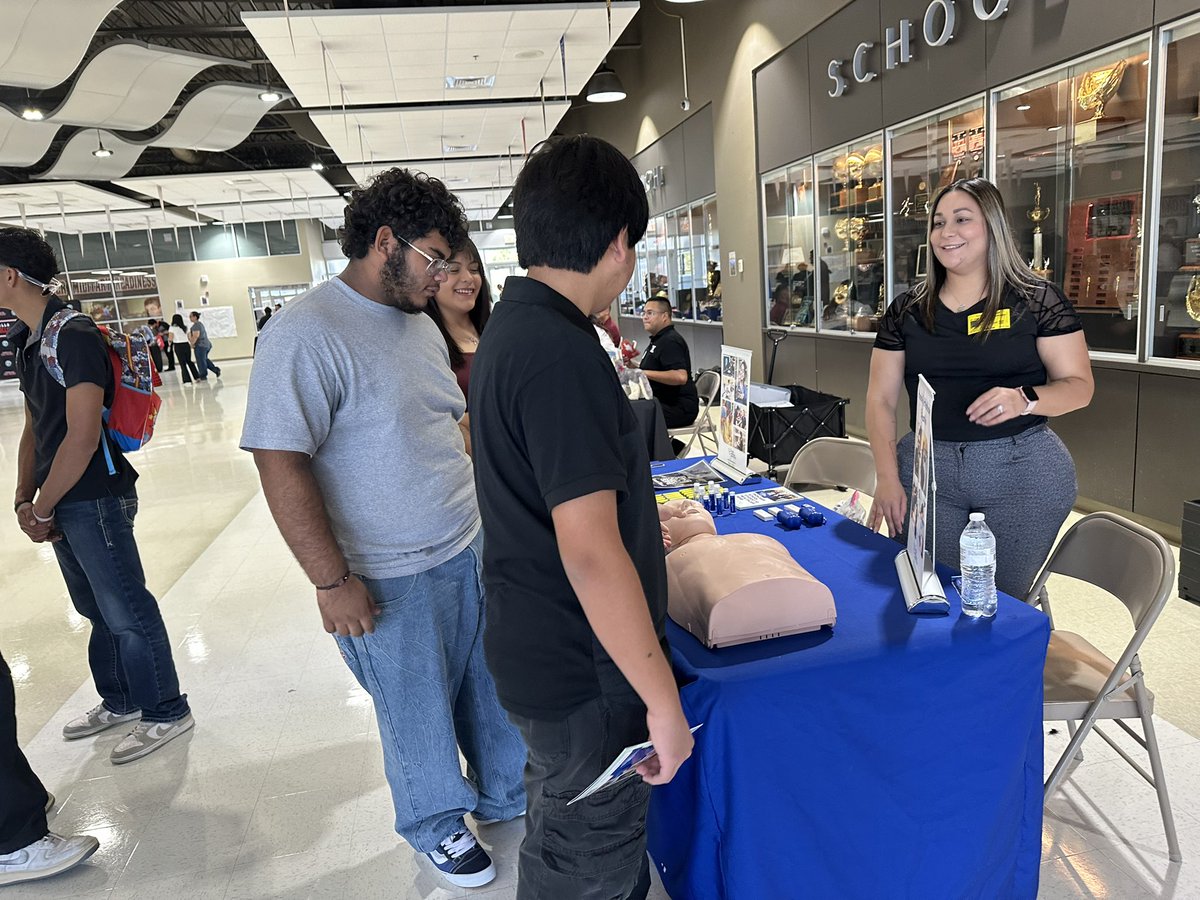 Huge thanks to our incredible school counselor <a href="/MsCBeanes_TISD/">Claudia Beanes M.Ed. CSC</a> for planning the 2025-26 Career Expo! Our THS students gained valuable exposure to a wide range of careers. Your hard work is truly appreciated! 🙌🎓 #CareerExploration #TISDProud <a href="/TISD_Counselors/">TISD School Counseling</a>