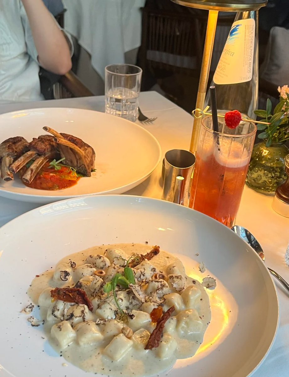 ElsaJim8's tweet image. Restaurant Paper Moon London I celebrated my evening time~ The atmosphere was amazing, and there was even a surprise tasty food😋🥰
