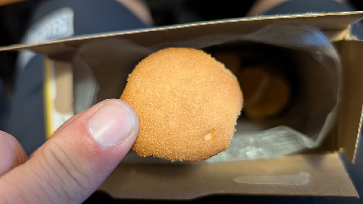 Hey <a href="/NillaWafers/">NILLA Wafers</a>, whoever/whatever you've got doing QA may need retraining.

I got what appears to be a whole box of rejects. Every single one is overcooked or broken on the edges, or both.

That's very unlike you, so just checking to make sure everything's okay over there!