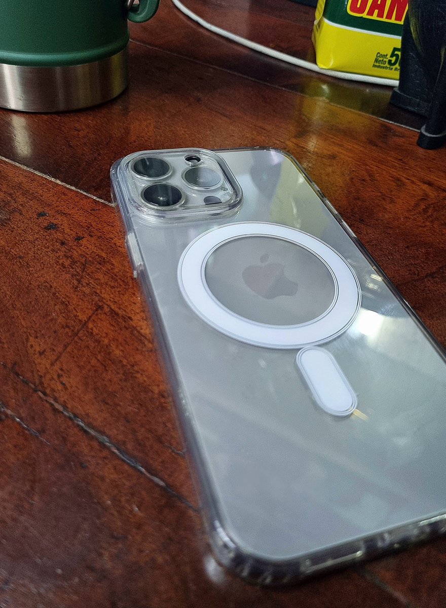 Es horrible el nuevo IPhone.
Dicho esto, era algo necesario el cambio de diseño 
Muy líneal desde hace varias generaciones.
Como el 208 que paso de 1 a 3 Garras.
El sombrero es nuevo.
Tocará cambiarlo