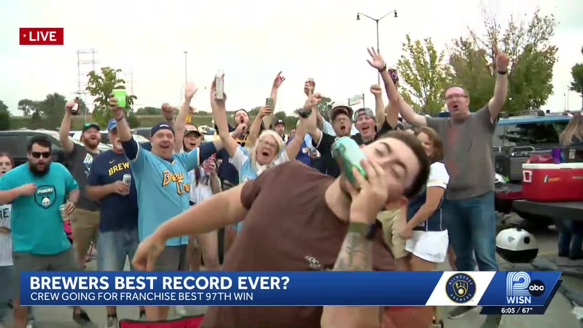 Tell me you're at a Brewers tailgate, without telling me you're at a Brewers tailgate. 

<a href="/tjjdysart/">TJ Dysart</a> 🤣

#Brewers