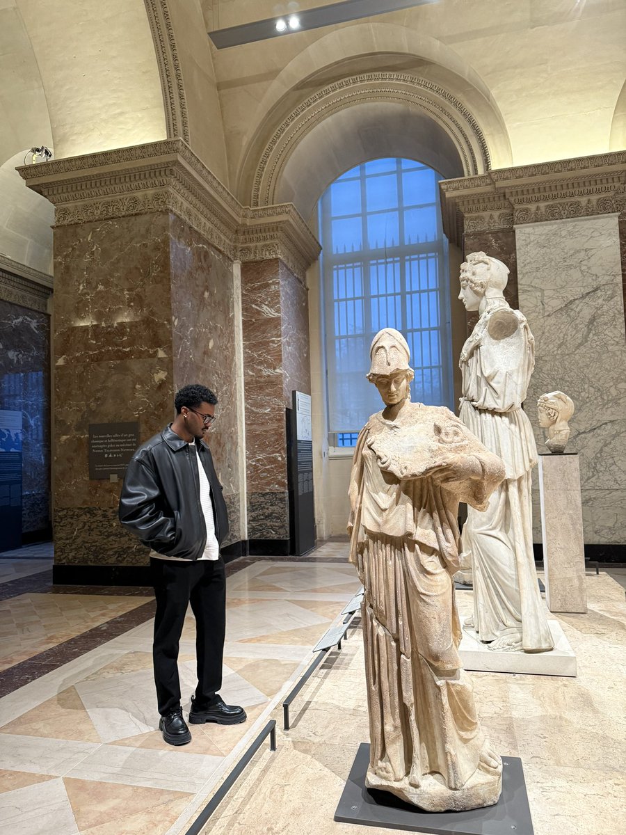 DevynButler7's tweet image. The Louvre🎨