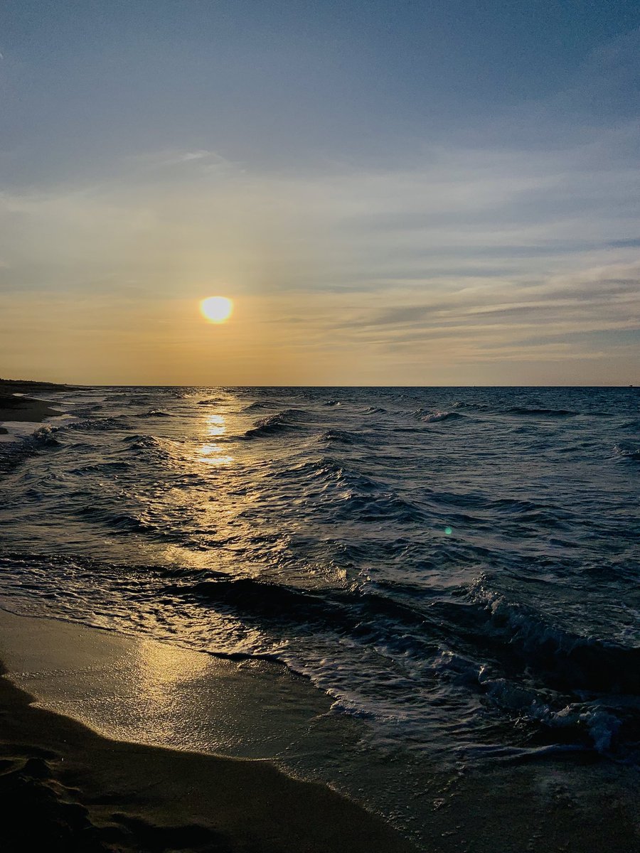 🌅🌊💙🩵🤍🌊☀️🌊☁️