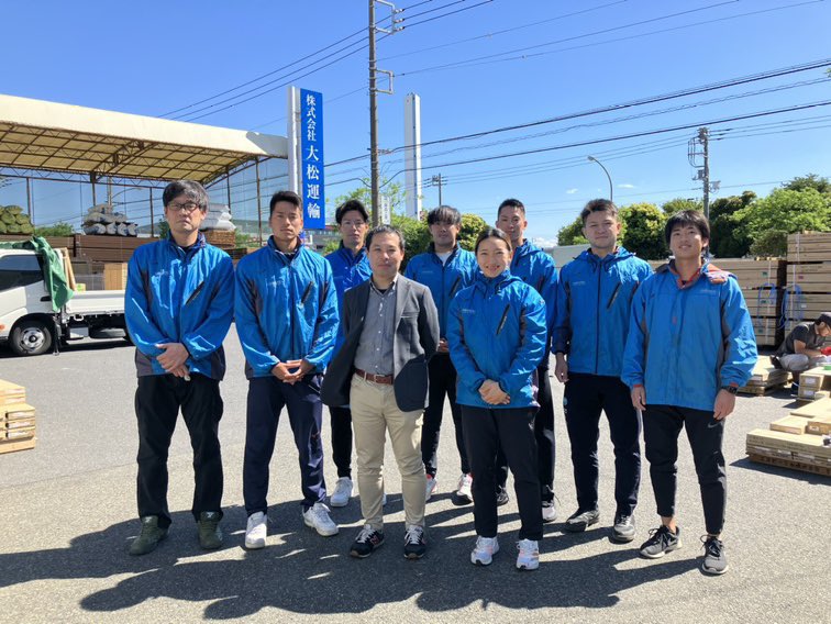 DaimatsuAthlete's tweet photo. #全日本実業団陸上
本年度の集大成🏃‍♀️🏃‍♂️💨
弊社からは6名の社員が山口県へ⤴️
本日は
女子100m
#喜田奈南子 #佐藤瑠歩 が出場💪
皆様ご声援よろしくお願い致します🙏
#大松運輸
#アスリート社員
#アスリート採用
#運送会社 https://t.co/6JV8iXyR1T