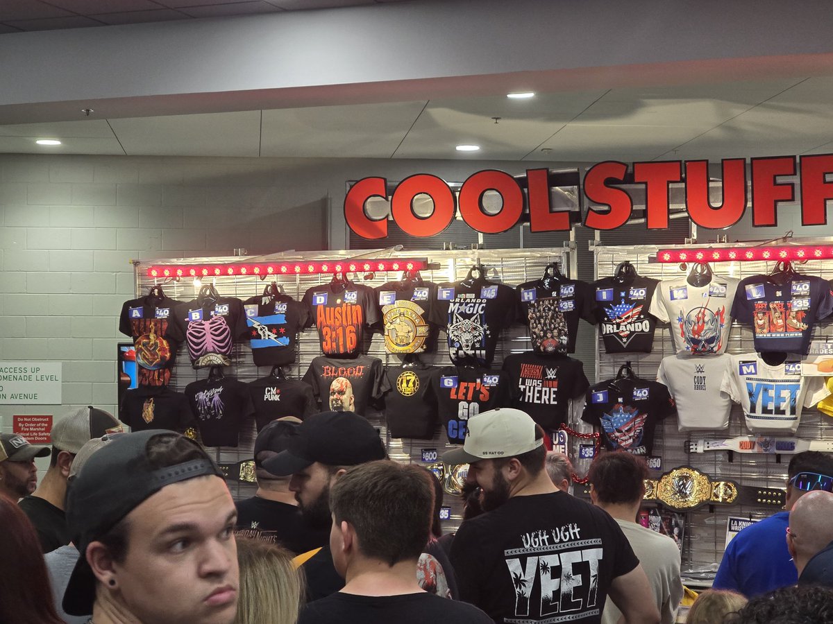 Am I crazy or is there zero womens merch at this #smackdown    in Orlando. 

I cant find a single piece.