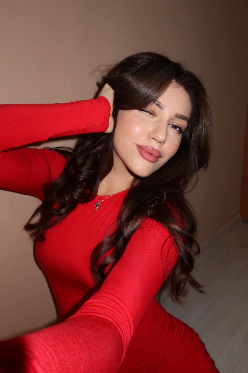 Hazelbondarenko's tweet image. Red never goes out of style. Feeling good and ready for anything! ✨❤A little bit of red for a beautiful night! ❤️Sleek and chic in red. What are your favorite go-to colors? 
#RedVibes #ClassicStyle #HappyMe #OutfitInspo #StyleInspiration #ElegantFashion #DressUp #Confidence