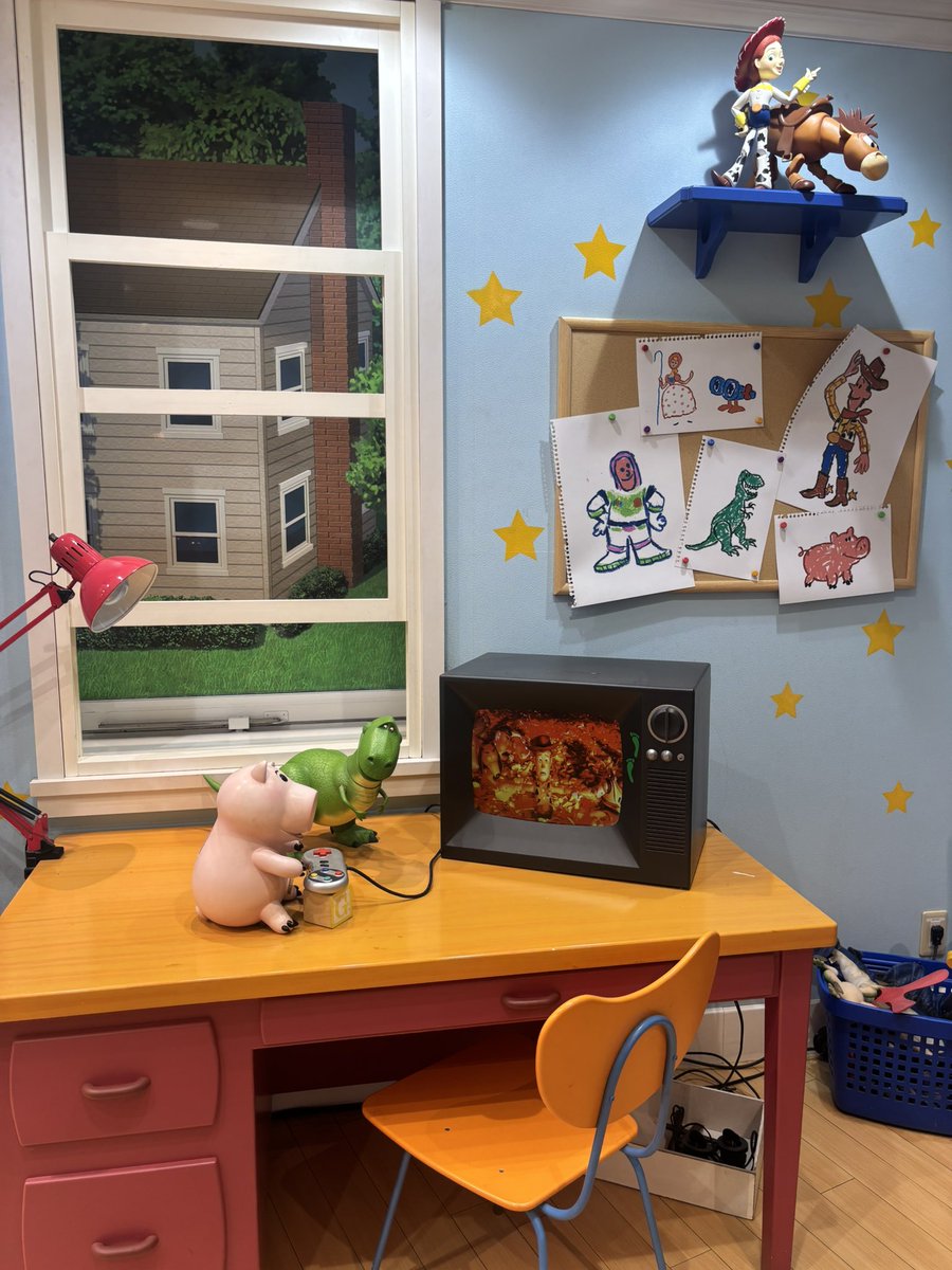 Shinyhuntsman's tweet photo. I was the Shibuya Disney Store and they had a section where it was Andy’s room and on the tv it was playing Toy Story 3 but it was the scene where the toys were about to be burned alive https://t.co/vPSYPKf7On