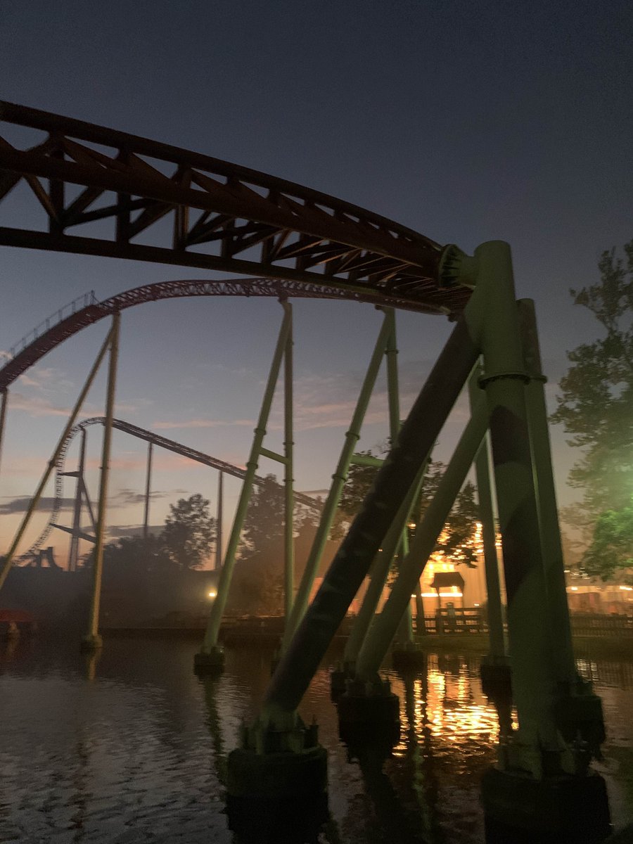Invic2ble's tweet photo. Recently discovered i love roller coasters https://t.co/xWiHalF8D2