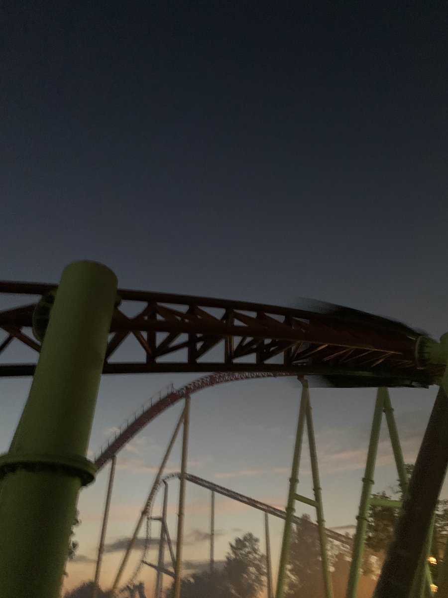 Invic2ble's tweet photo. Recently discovered i love roller coasters https://t.co/xWiHalF8D2