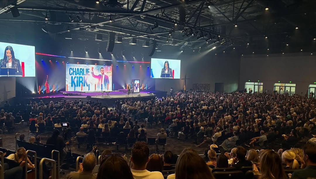 patrickfahlen's tweet image. In Newport Beach, at a memorial for Charlie Kirk, thousands gathered.

The media says faith is dying. But over 500 people gave their lives to Jesus that day.

Christianity isn’t declining. Comfort Christianity is.