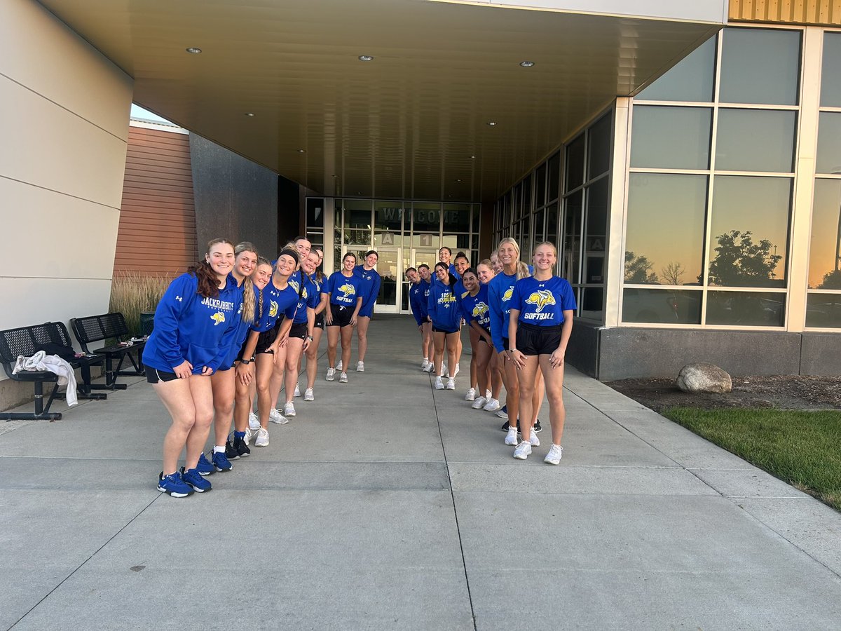 High Five Friday at Dakota Prairie Elementary this morning! 🐰