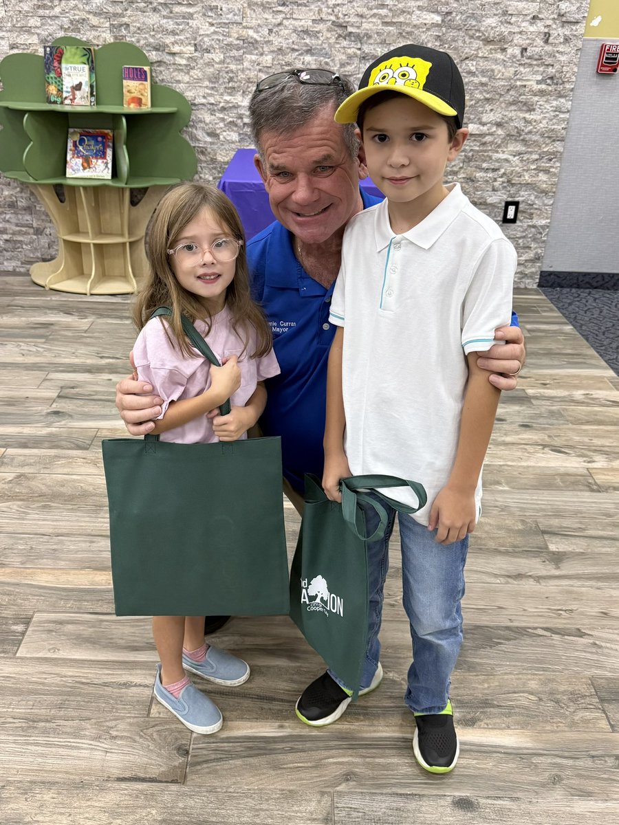 ajaranas's tweet photo. Great Book Swap event! Thanks Cooper City Mayor James Curran and School Board Member Adam Cervera for supporting our community!
@browardschools @CooperCityGOV https://t.co/M7OgUU9TTw