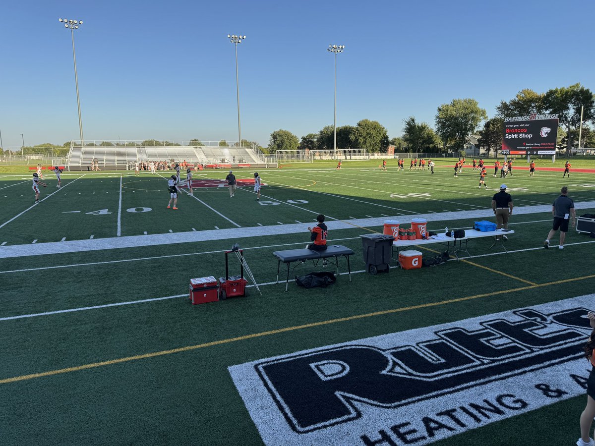 NCNSports's tweet image. 🏈 It’s an orange-out tonight on NCN TV! 🟠
We’ve got Hastings vs. Beatrice coming up at 7 p.m. from Lloyd Wilson Field in Hastings. @OrangeGridiron @HastingsTigers 

Watch: tinyurl.com/smc3wkd8
#nebpreps