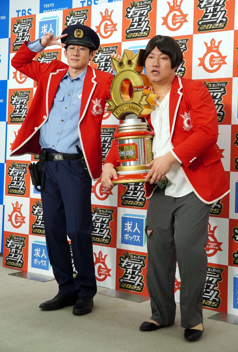 oricon's tweet image. ロングコートダディ、キングオブコント優勝
史上最多3449組の頂点、18代目キングに👑

賞金1000万円の使い道は
堂前「新しいプロ野球チームを作りたいです」
兎「芸人、釣り仲間と海外旅行」
oricon.co.jp/news/2411921/?…

 #ロングコートダディ #キングオブコント