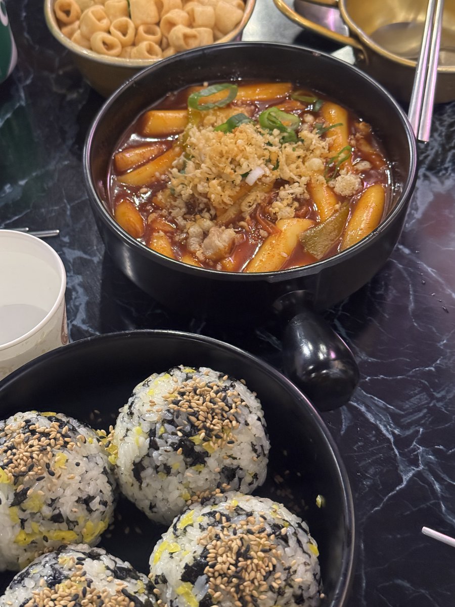igabos_'s tweet photo. 🫧 반정모는 옷을 찢고 반짝이들은 치킨을 뜯어 🫧 https://t.co/YLNPZA6mUF