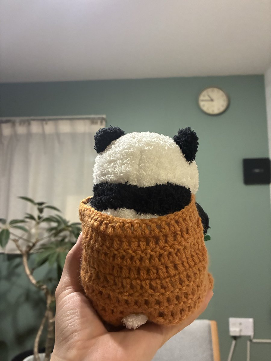 自分がどんな服着ていくかはまだ考えてないのに子パンダの衣装は作ったぜ！パンプキンに見えるかな
