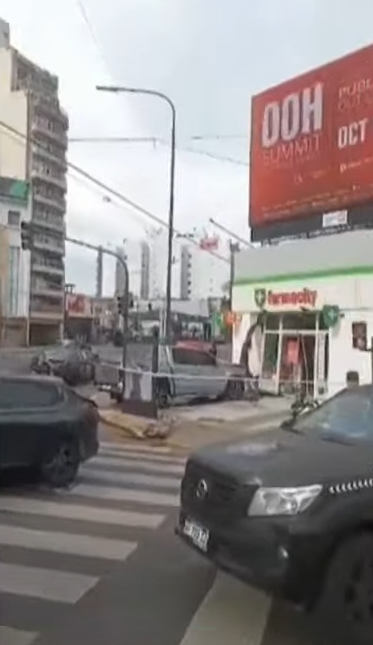 MIKILO3DArt's tweet photo. #MIRALOBIEN #ASESINOALVOLANTE PEATONES EN PELIGRO, TRIANGULO POR CRUZAN MILES x DIA😌 SRES DEL @gcba PONGAN  #BOLARDOS, NO  ESPEREN Q NOS  ASESINEN COMO A LOS BRASILEÑOS @BA147 @LeoRicciardiOK @jorgemacri
@claramuzzio @InfoSegVial @batransito @lanacionmas @pberecia @ibaistrocchi https://t.co/vcYF48hqkw