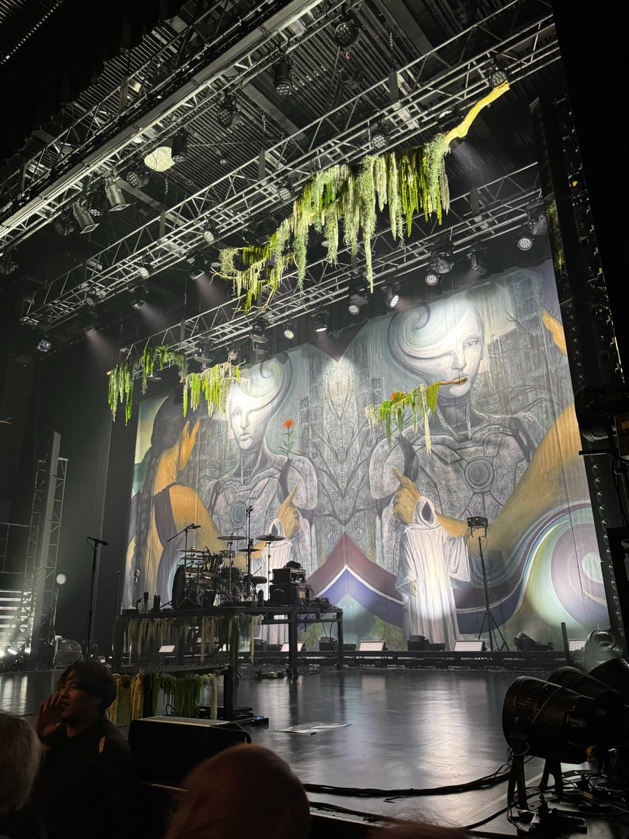hero_maki44's tweet photo. ヨンフェス以来のcoldrain！
初ワンマン初ライブハウス最高すぎた！
ブレアも2日間行けることなったから楽しみすぎ！

爪が割れたのは予想外、、、 https://t.co/VrdJS1K6X0