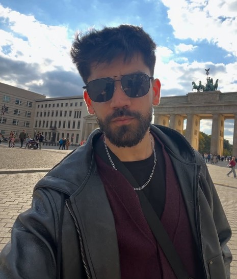 Avi_Deewani's tweet image. Turkish Hero?
Nope.....
Its Bollywood Next Suoerstar @Avinash_galaxy 🔥
If Face Card had a Face 😻
#AvinashMishra