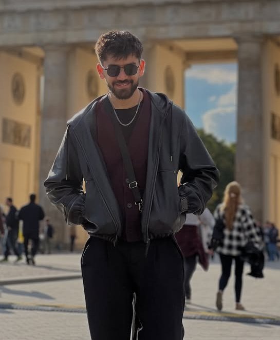 Avi_Deewani's tweet image. Turkish Hero?
Nope.....
Its Bollywood Next Suoerstar @Avinash_galaxy 🔥
If Face Card had a Face 😻
#AvinashMishra