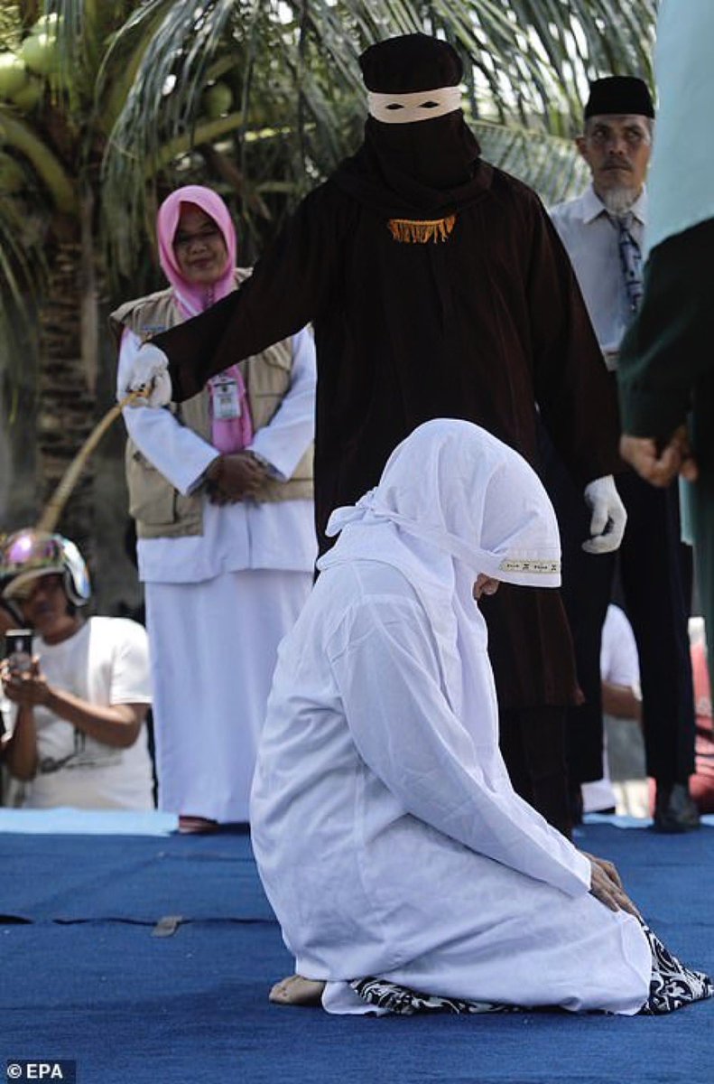 Mofoman360's tweet image. Sharia Law is absolutely disgusting it has no place in the world it’s barbaric and should be banned EVERYWHERE 

@LauraLoomer