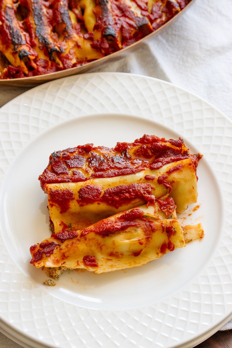 giangiskitchen's tweet image. Spinach And Ricotta Cannelloni. Easy to prepare with ready-made pasta, it is perfect for Sunday dinners, holidays, or gatherings, and even better the next day. giangiskitchen.com/spinach-ricott… #spinachcannelloni #spinach